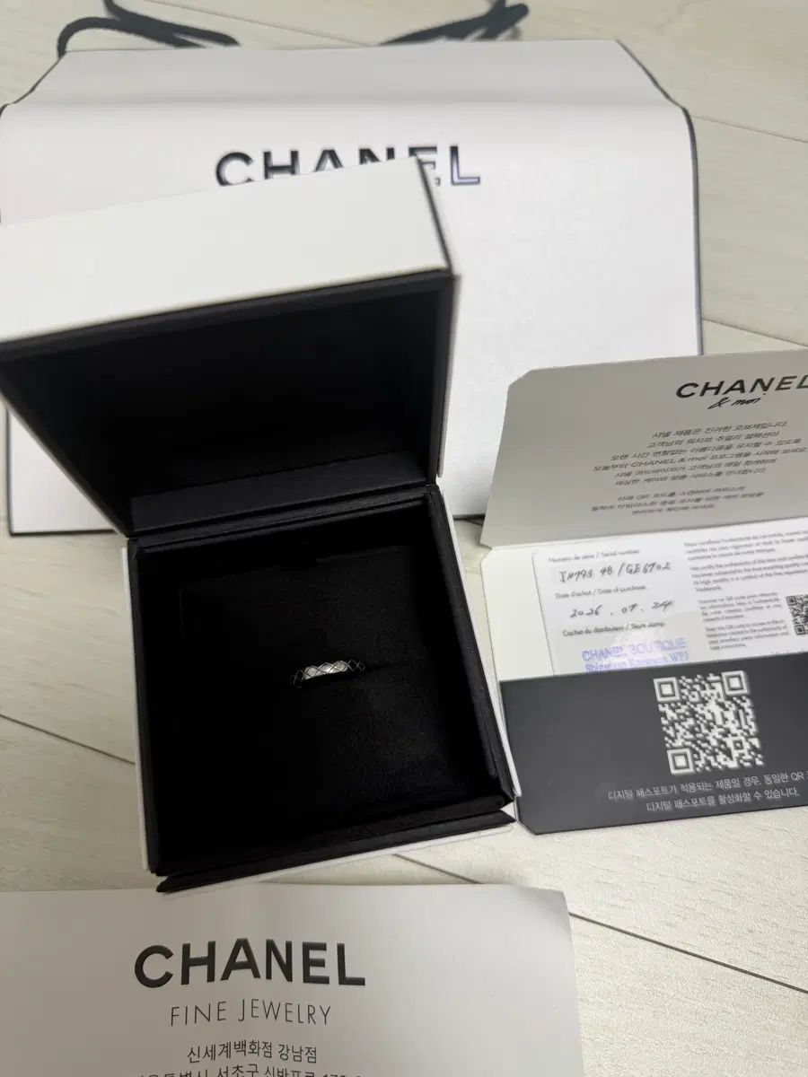 Chanel Coco Crush Mini White Gold Ring Size 48