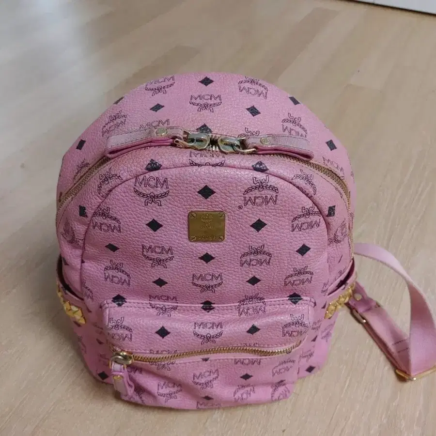 mcm 비세토스 핑크 백팩