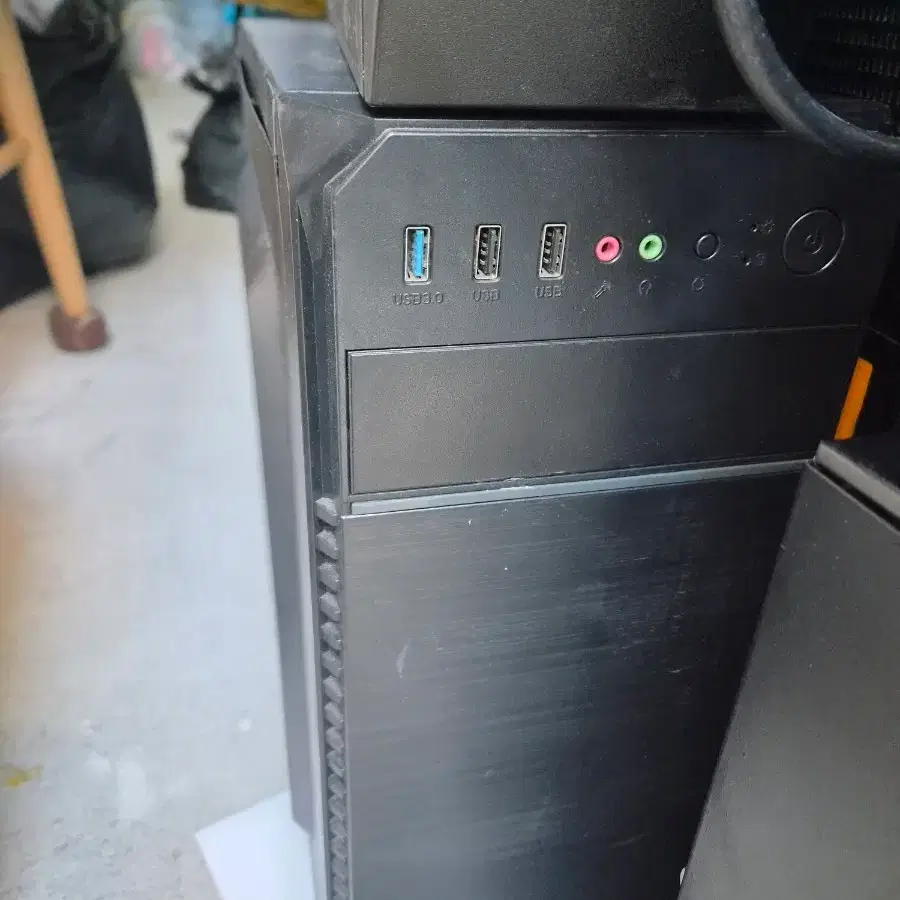 컴퓨터 PC 본체 검정색