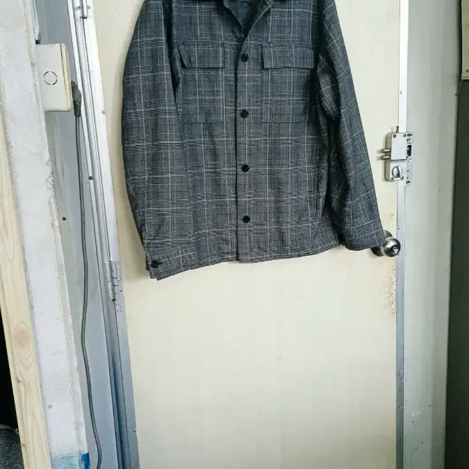 썬탬퍼러리남성체크가을자켓.새옷.105싸이즈