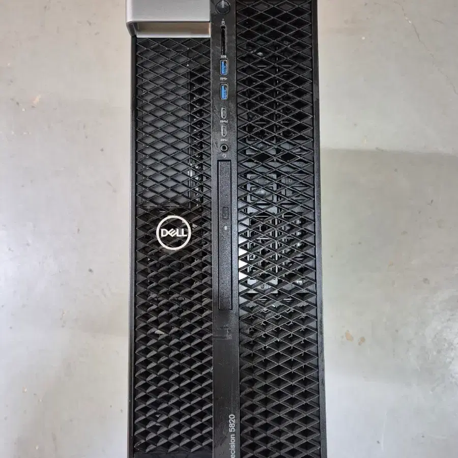 Dell  Precision T5820