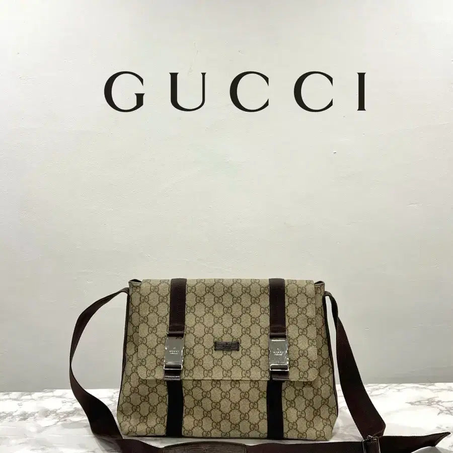 GUCCI 구찌 GG수프림 메신저백