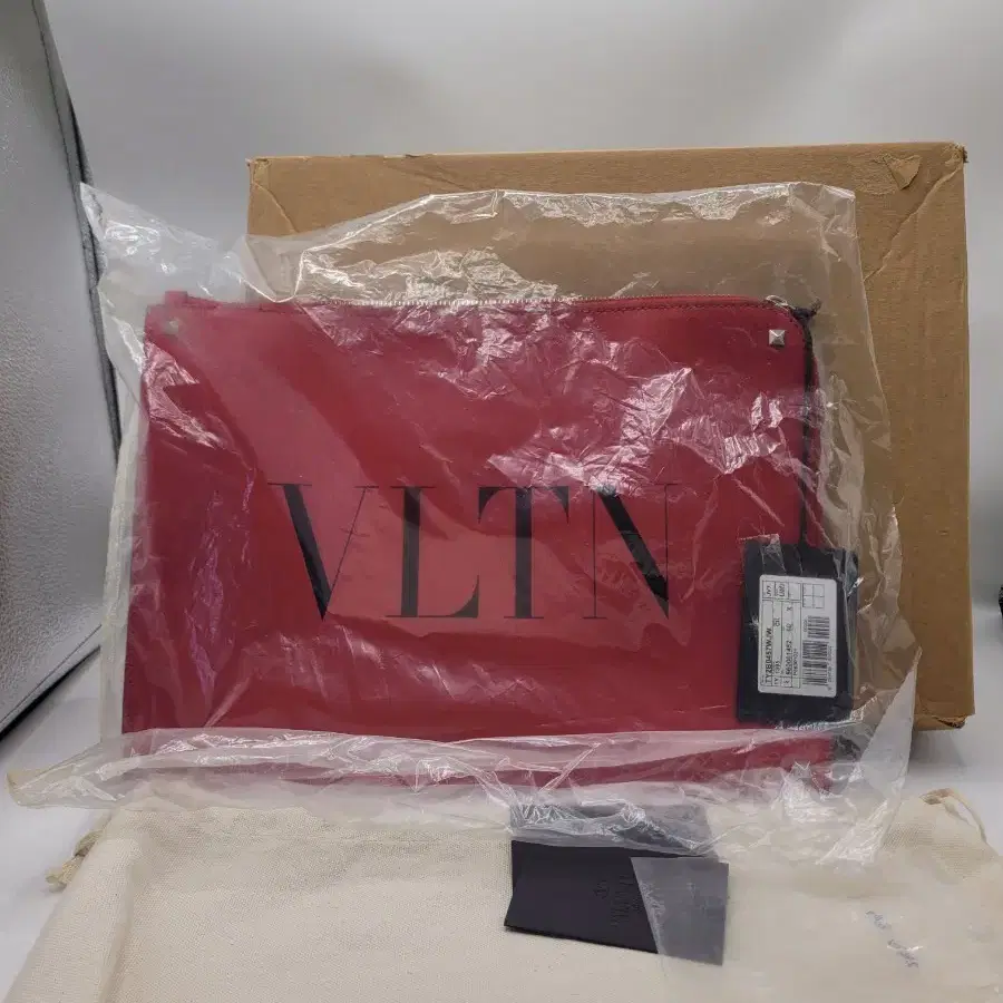 발렌티노 VLTN 클러치 레드 정품