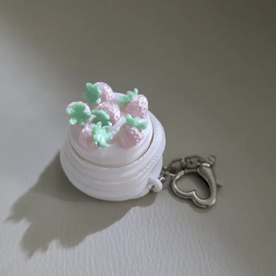 유이 딸기 머랭 케이크 클릭커