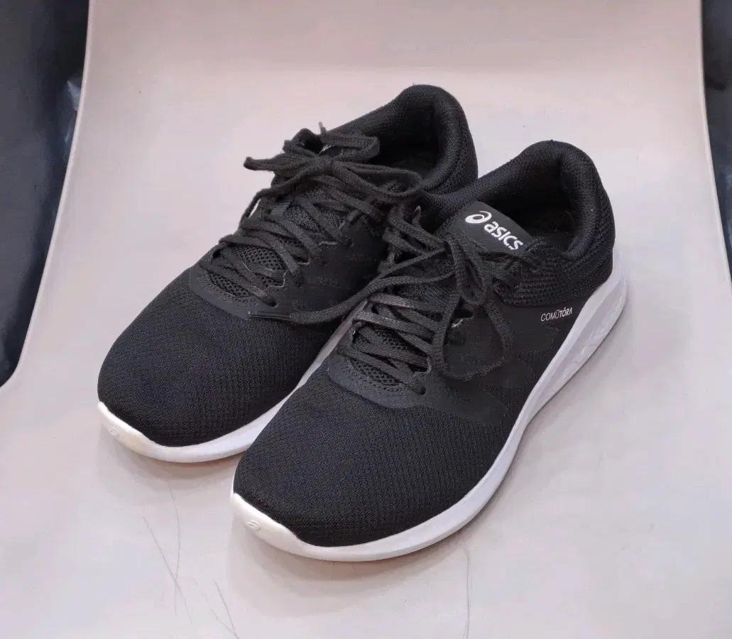 Asics Komotora Black and White Sneakers 240mm