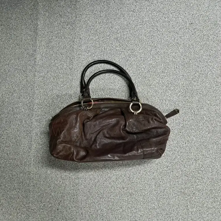 발렌시아가 레더 숄더백