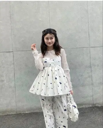 [ 미사용 새상품 ] Bibiy. bloomy bustier 캐미 상의