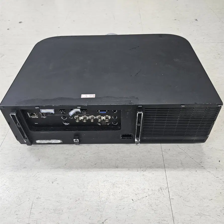 NEC PA672U 6700안시 블랙프로젝터 판매합니다.