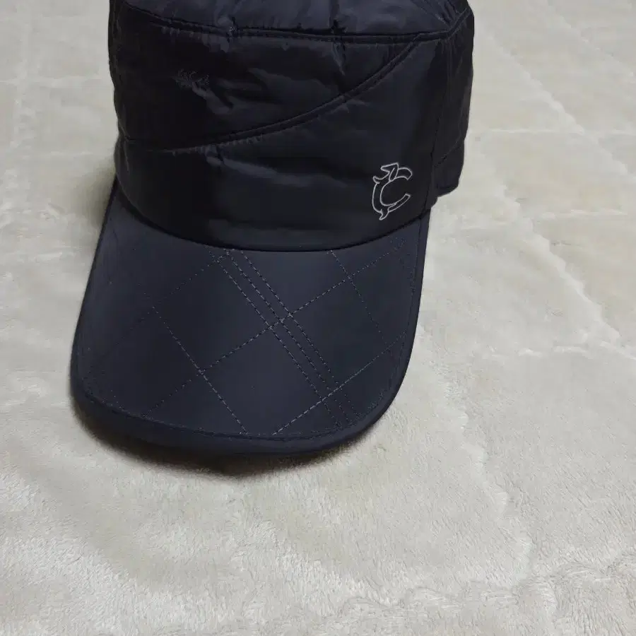 루이까스텔 골프 브랜드의 퀼팅 군모입니다.