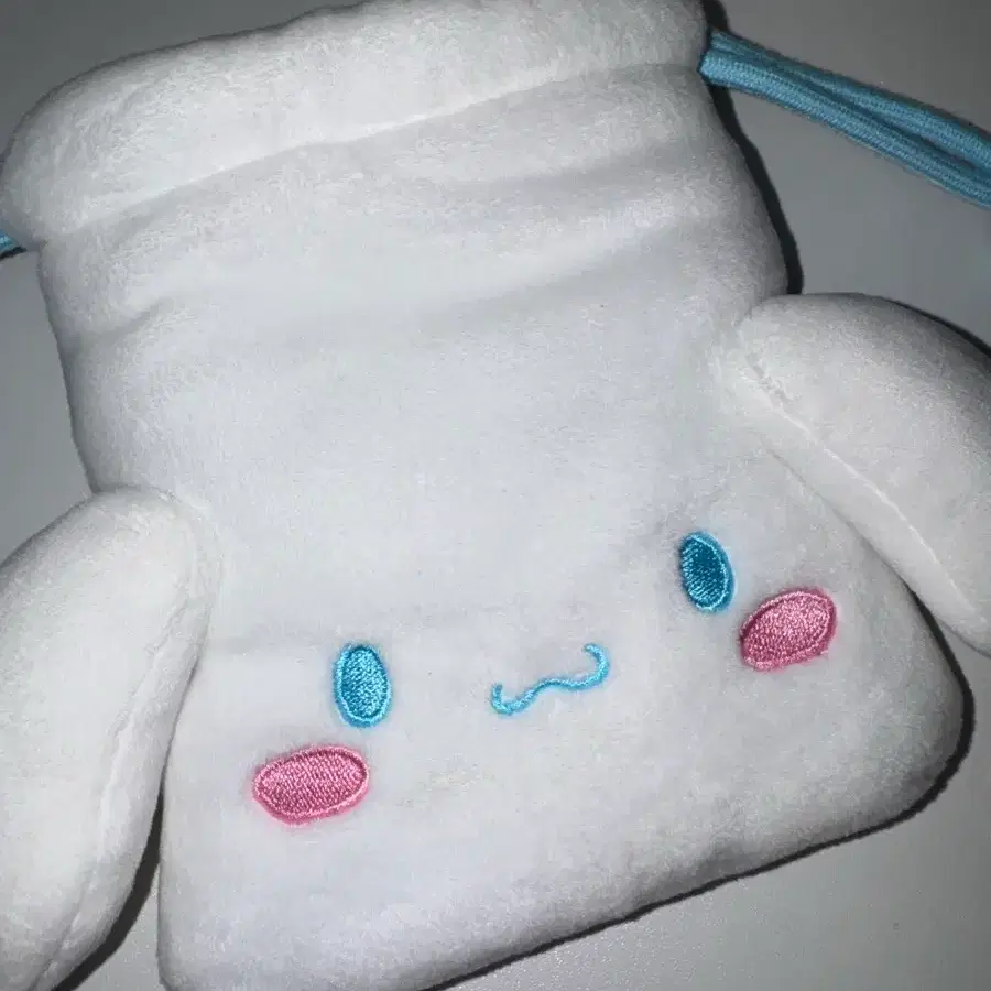 미장센 시나모롤 파우치