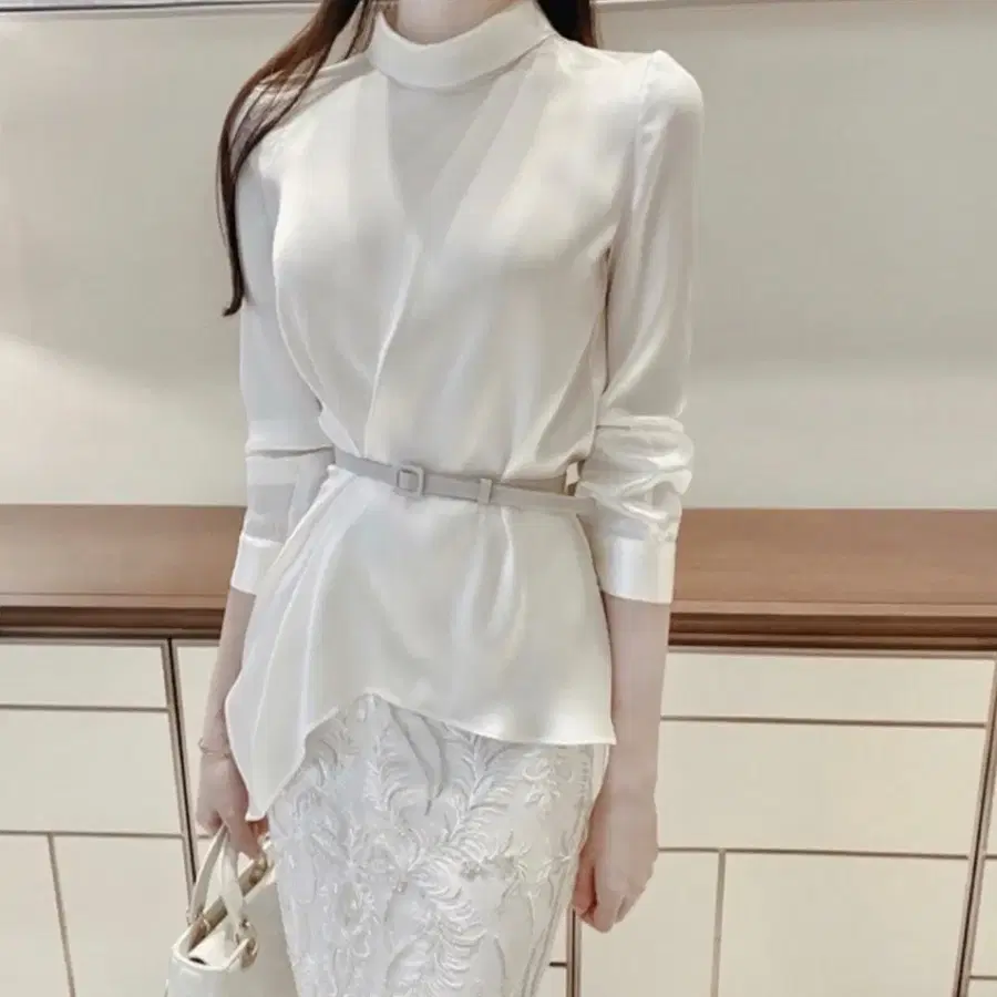 라벨르블랑 흐르는 실크 블라우스