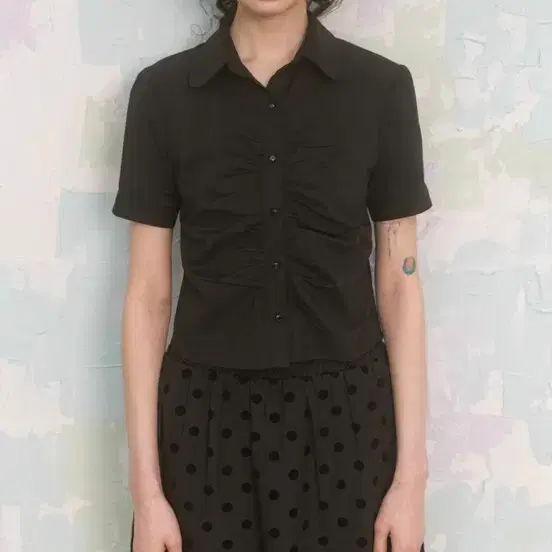 나이엔 라운드 카라 반팔 셔츠
