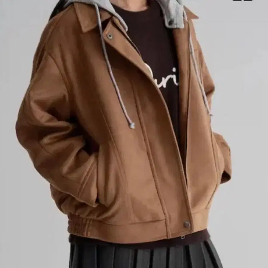에잇세컨즈 후드 스웨이드 점퍼