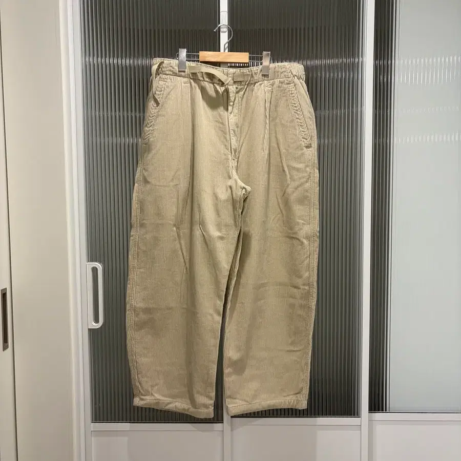 유니클로 유니클로u 코듀로이턱와이드팬츠 판매합니다.