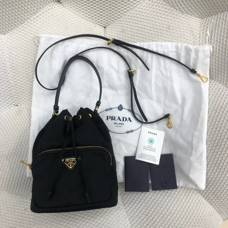 프라다 리나일론 듀오 버킷백