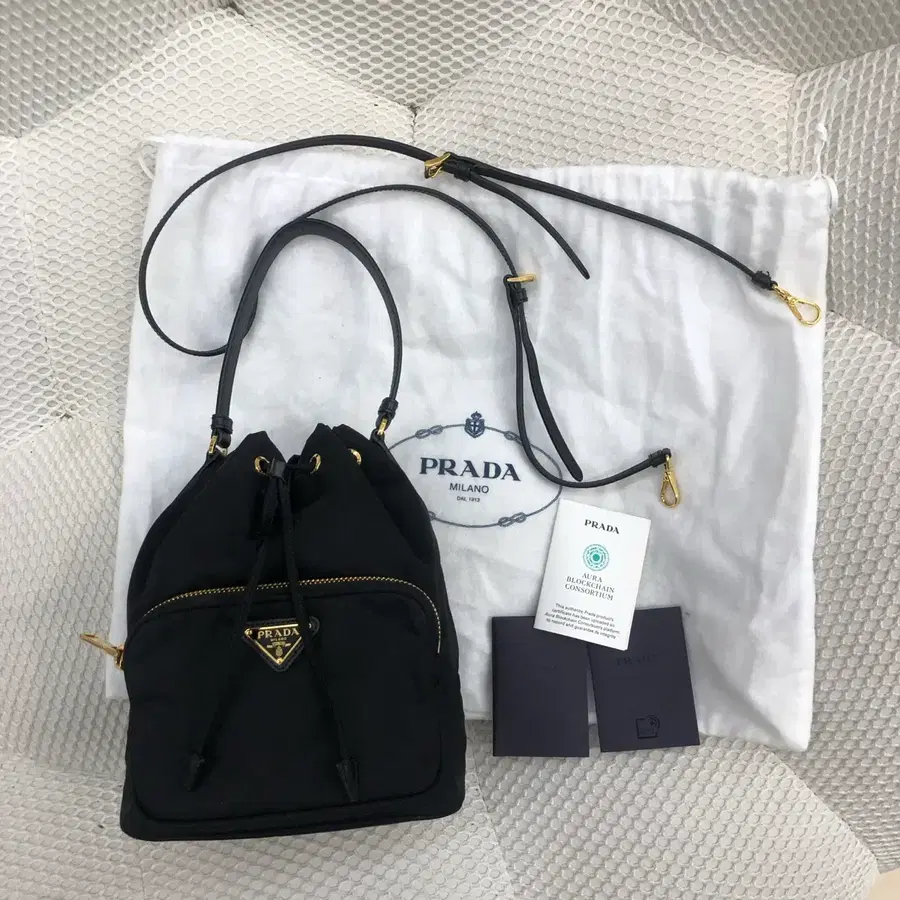 프라다 리나일론 듀오 버킷백