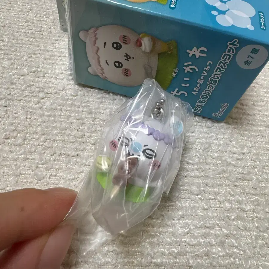 치이카와 인어섬 타베모노 모몽가 키링