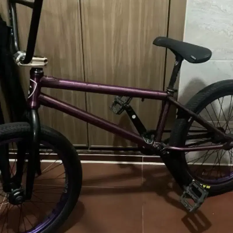 BMX 자전거 보라색