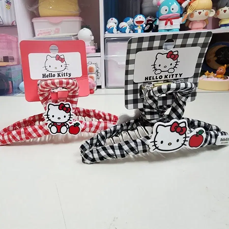 새상품 헬로키티 체크 집게핀 2개 세트