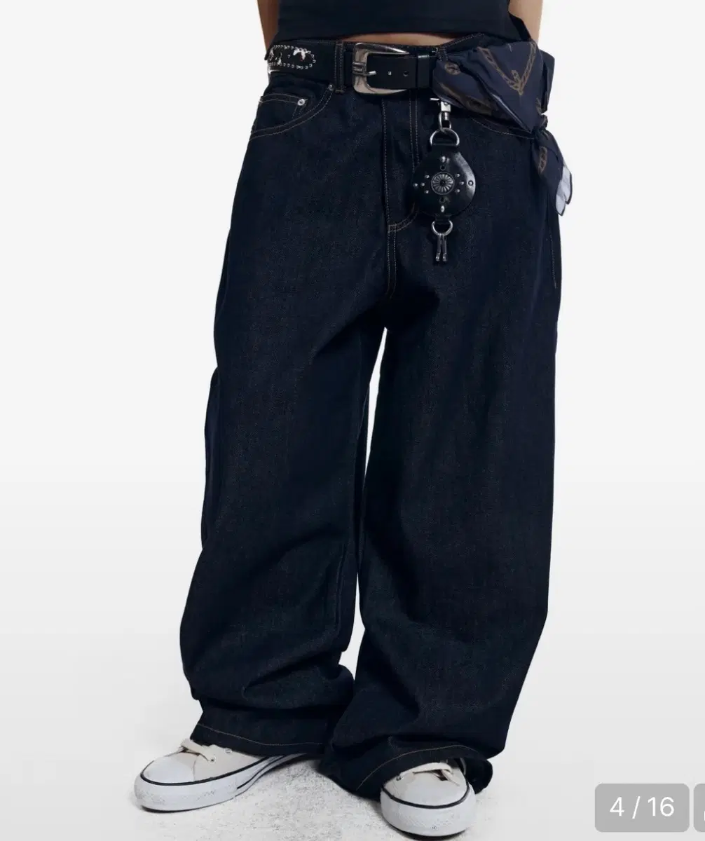 New Product) (Musinsa Sold Out) AAKAM Aakam Leather Label Denim Pants (Blue)