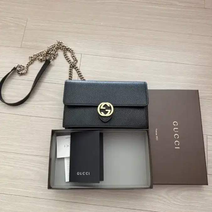 정품 구찌인터로킹 GG체인백 블랙스몰