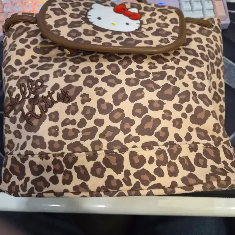 헬로키티 레오파드 패턴 토트백