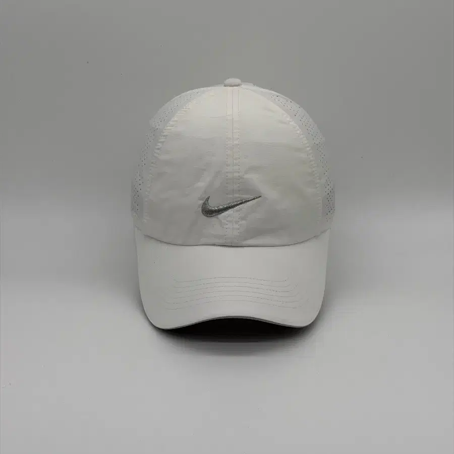[F] 나이키 골프 NIKE GOLF 화이트 실버 스우시 메쉬 기능성 볼캡 모자