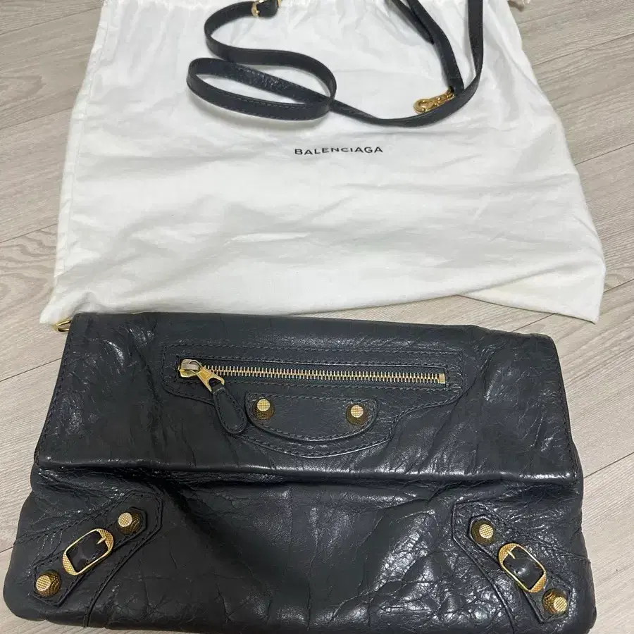 발렌시아가 모터백 클러치