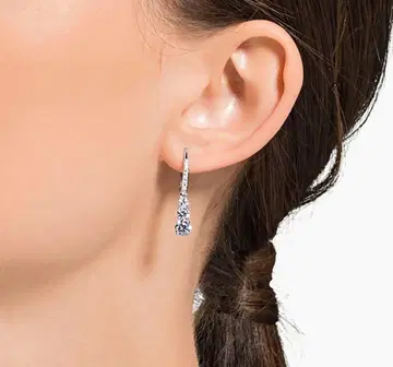신 모델 Swarovski 스와로브스키 3연 스톤 드롭 귀걸이