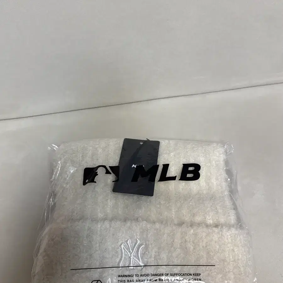 MLB 플러시 미야옹 비니 화이트
