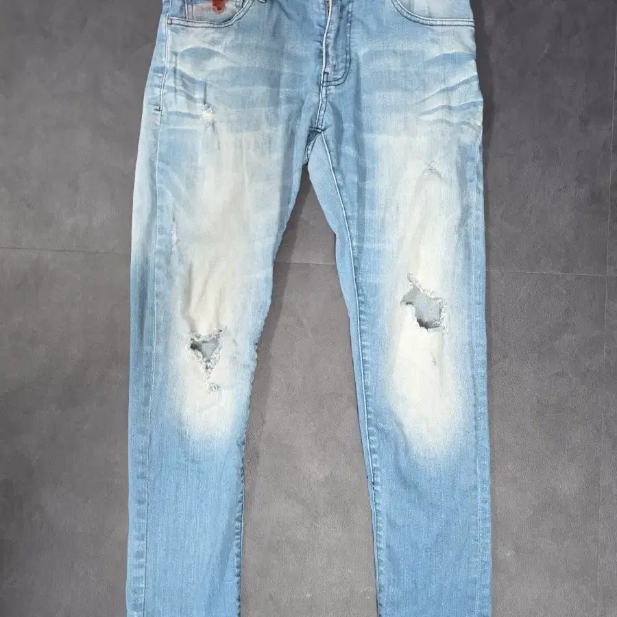 ARMANI EXCHANGE 디스트레스 스키니진 J14