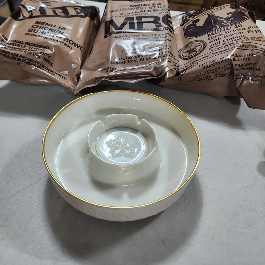 USA 레녹스 LENOX 상태좋음 지름18cm 높이4.7cm  24K골드 20000원