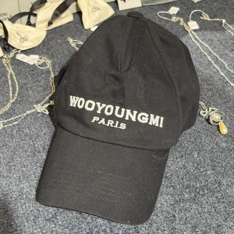 우영미 파리 볼캡 블랙