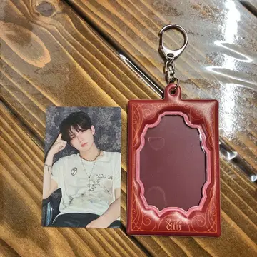 TREASURE XmasClub 준규 트레이딩 카드 케이스와 트레이딩 카드 세트