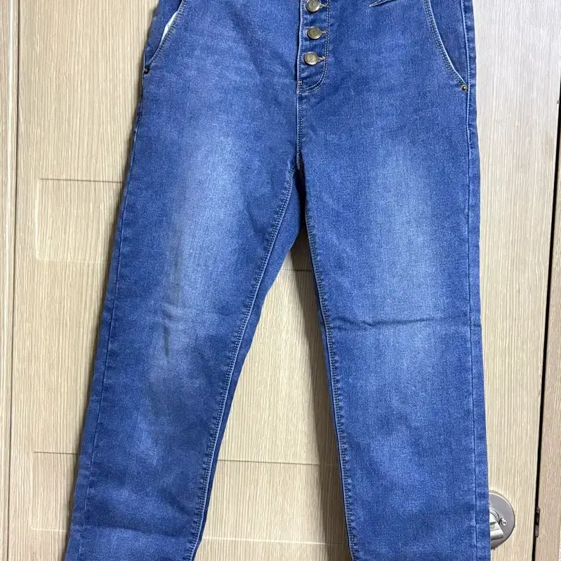 뒷밴딩 4버튼 슬림일자 청바지 S