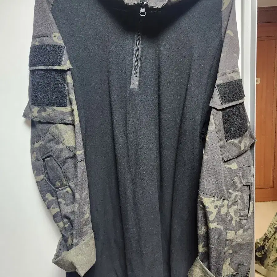 블랙멀티캠 컴뱃셔츠