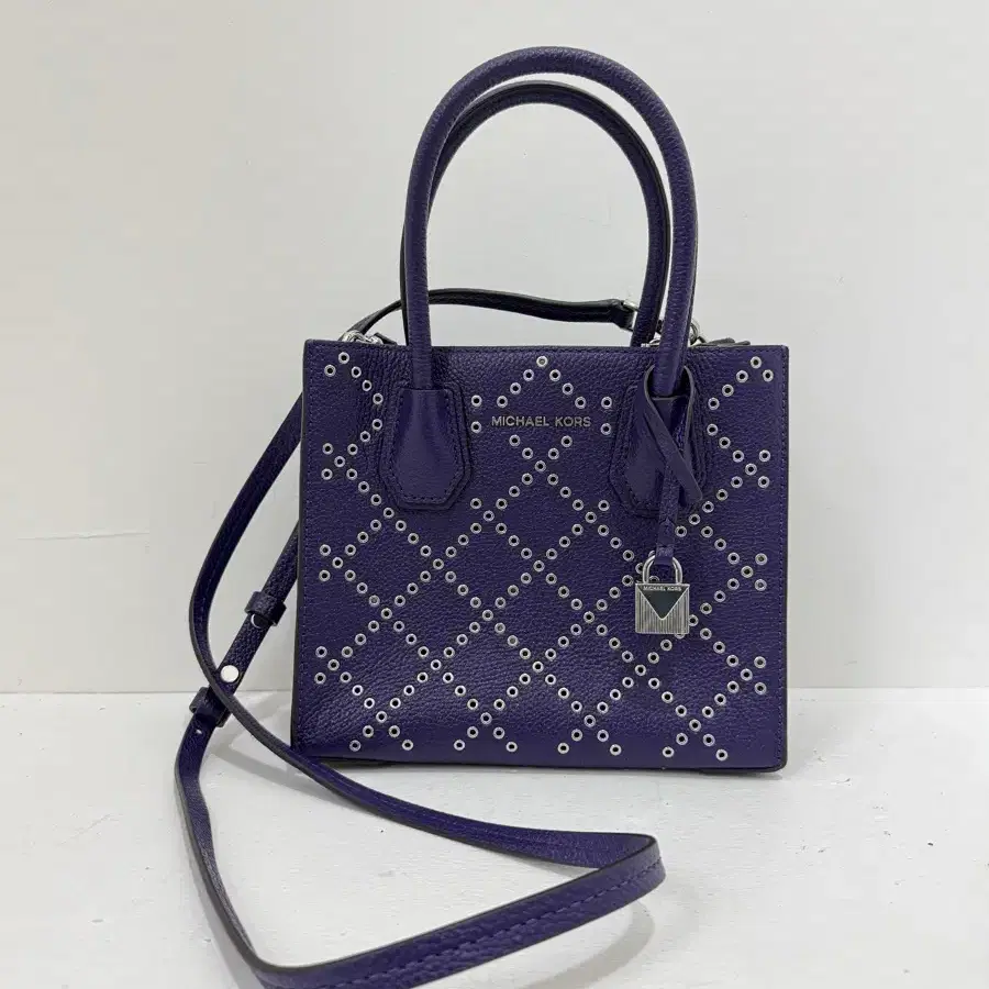 Michael Kors 스터드 토트백