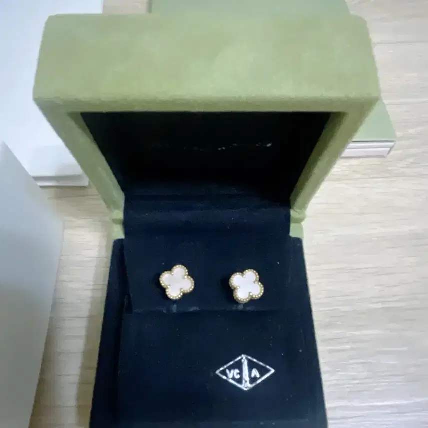 반클리프앤아펠 스위트 알함브라 마더오브펄 귀걸이 사진 2