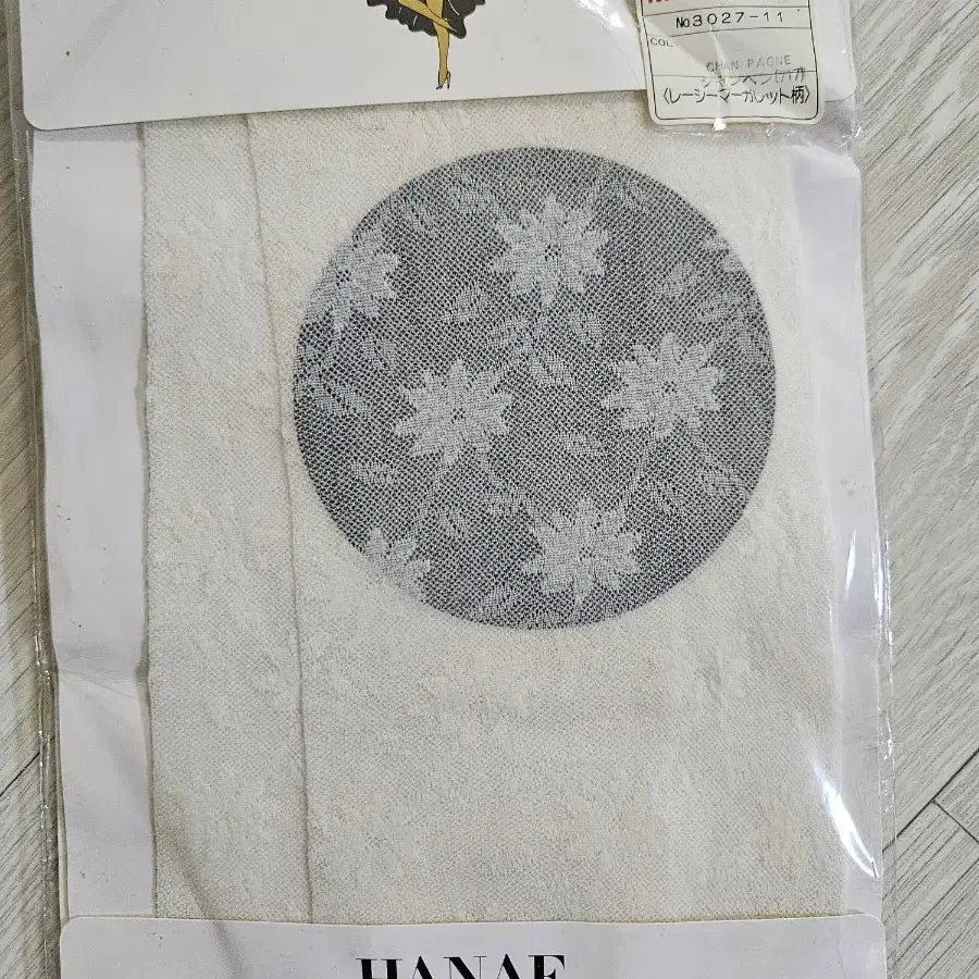 HANAE MORI 화이트 플라워 레이스 팬티스타킹