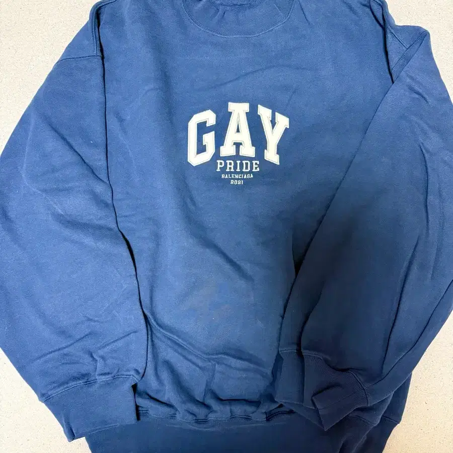 (S) 발렌시아가 크루넥 GAY 롱티셔츠 맨투맨
