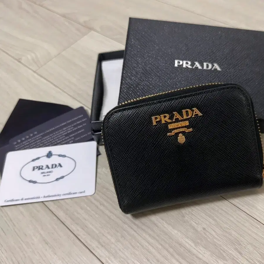 프라다 사피아노 동전지갑