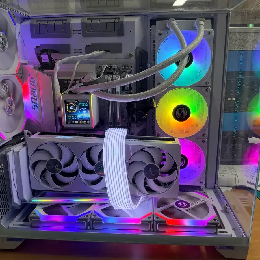 올화이트 9800x3d / x870E/ 5080 /cl28 렘32g / 2T / 1000w 네고x