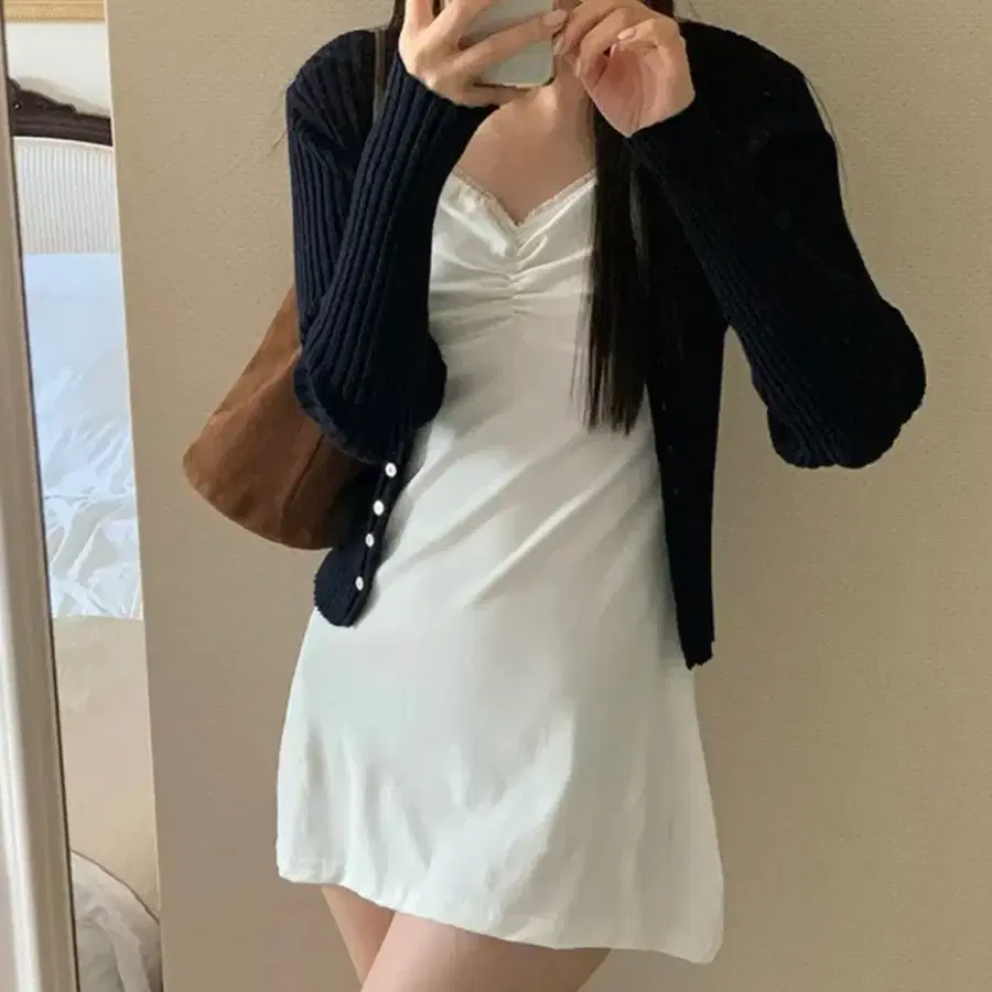 [미개봉 새상품]꼰미고 셔링 미니원피스 블랙