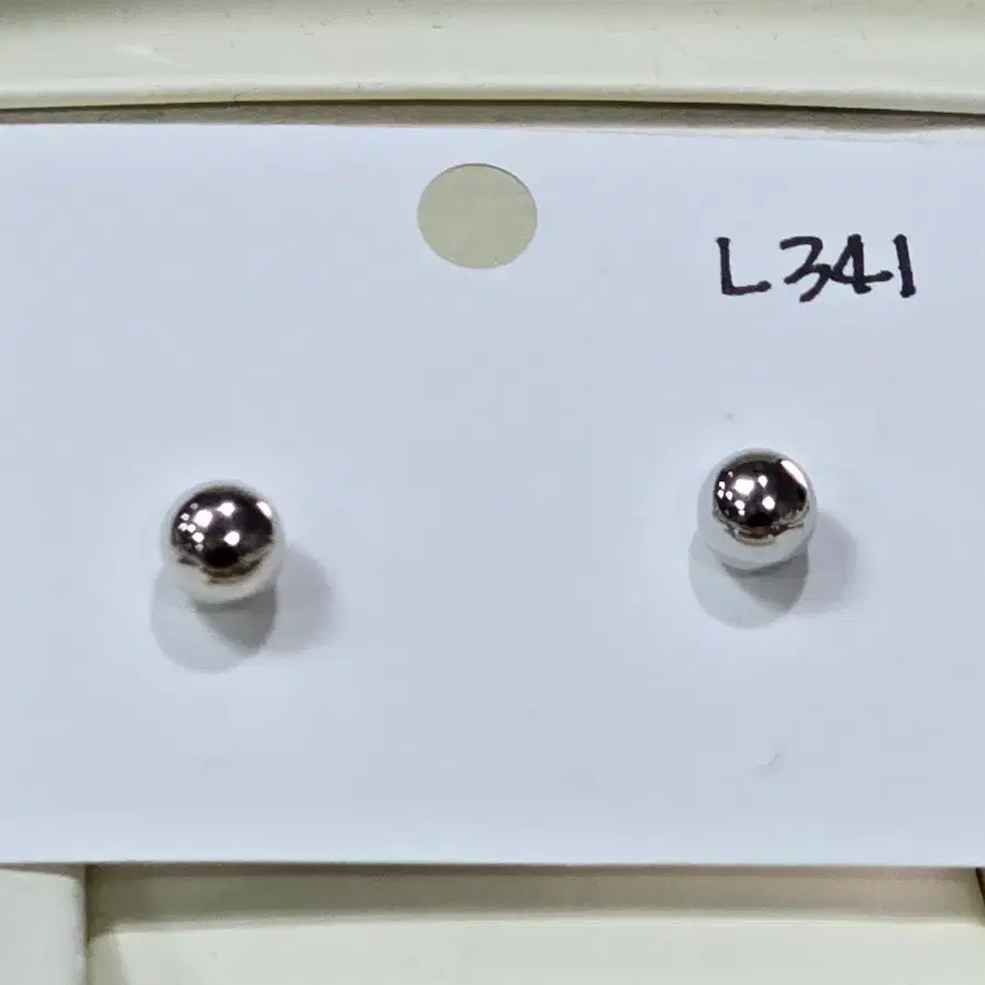 볼 귀걸이  L341