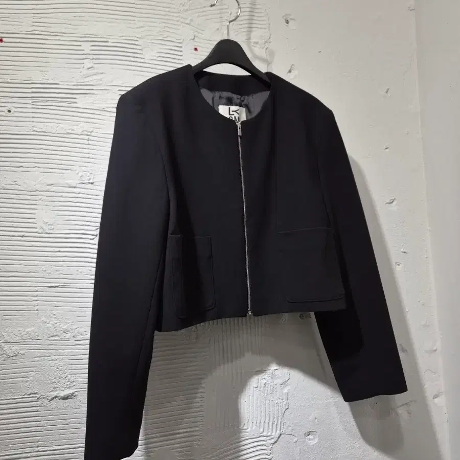 lysm 러브유쏘머치 블랙 크롭 집업 자켓