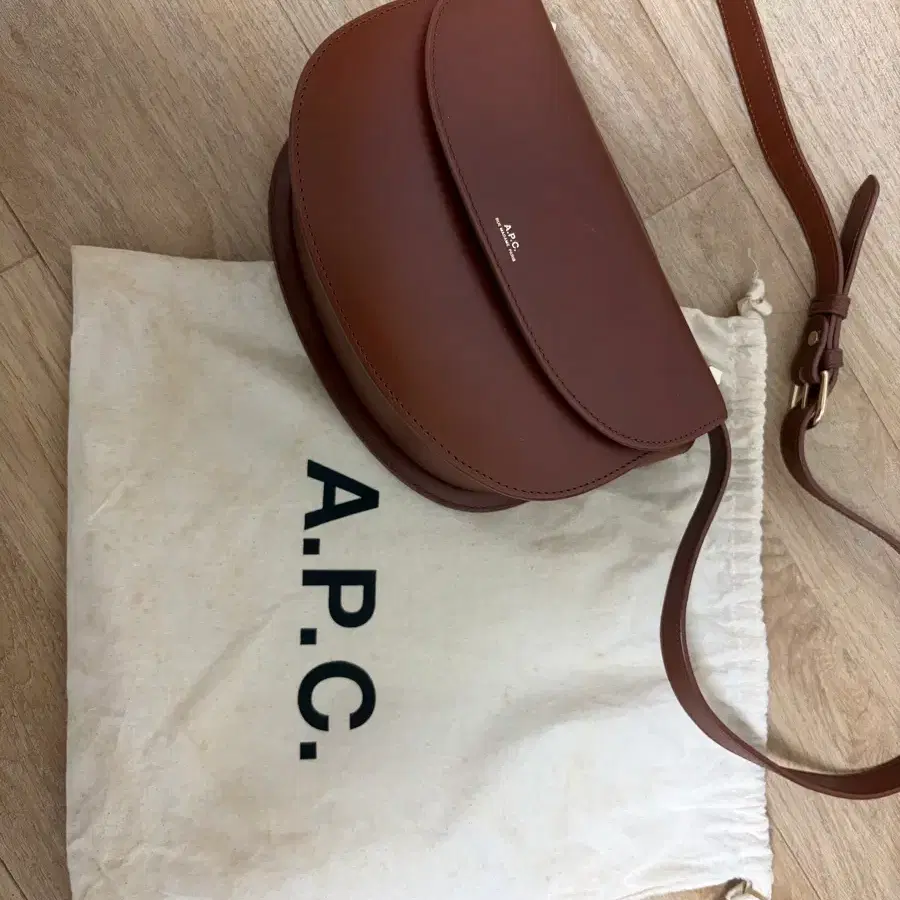 A.P.C. 아페쎄 제네바 미니 크로스백 브라운