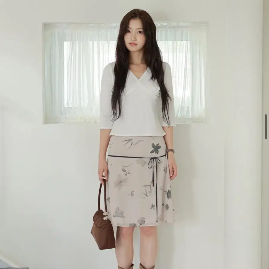 르보네어 비올라 미디 스커트