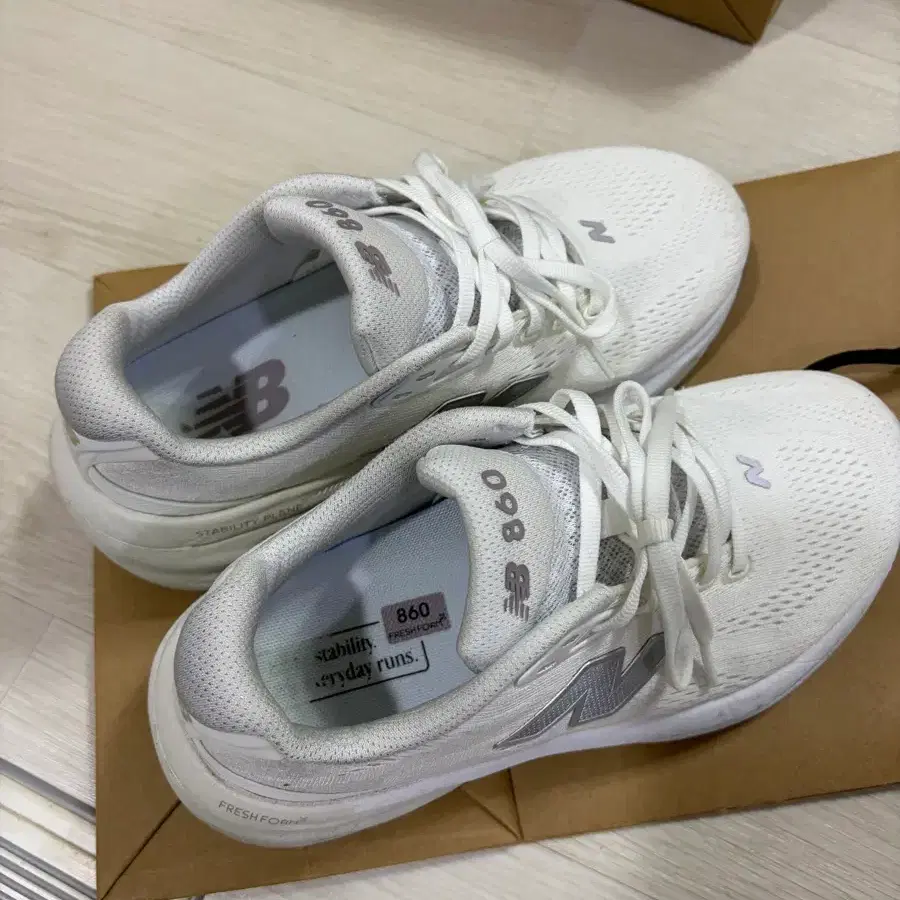 뉴발란스 860 화이트 여성 운동화