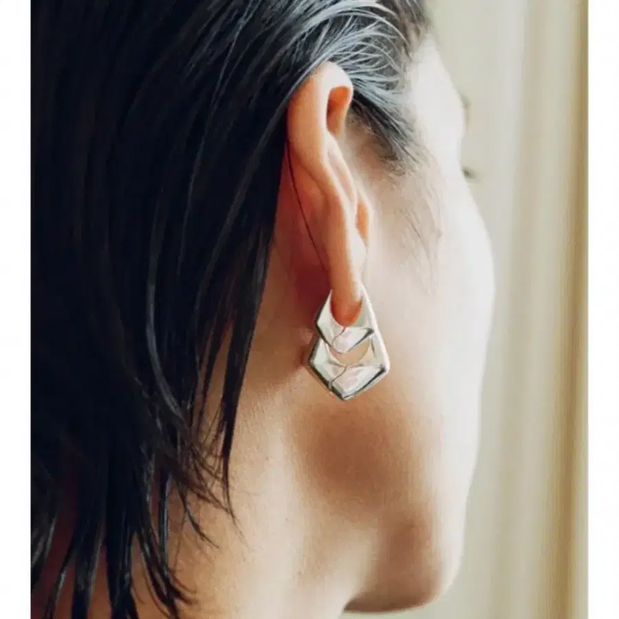 SOPHIE BUHAI 소피부하이 Pyramid hoops 귀걸이 small