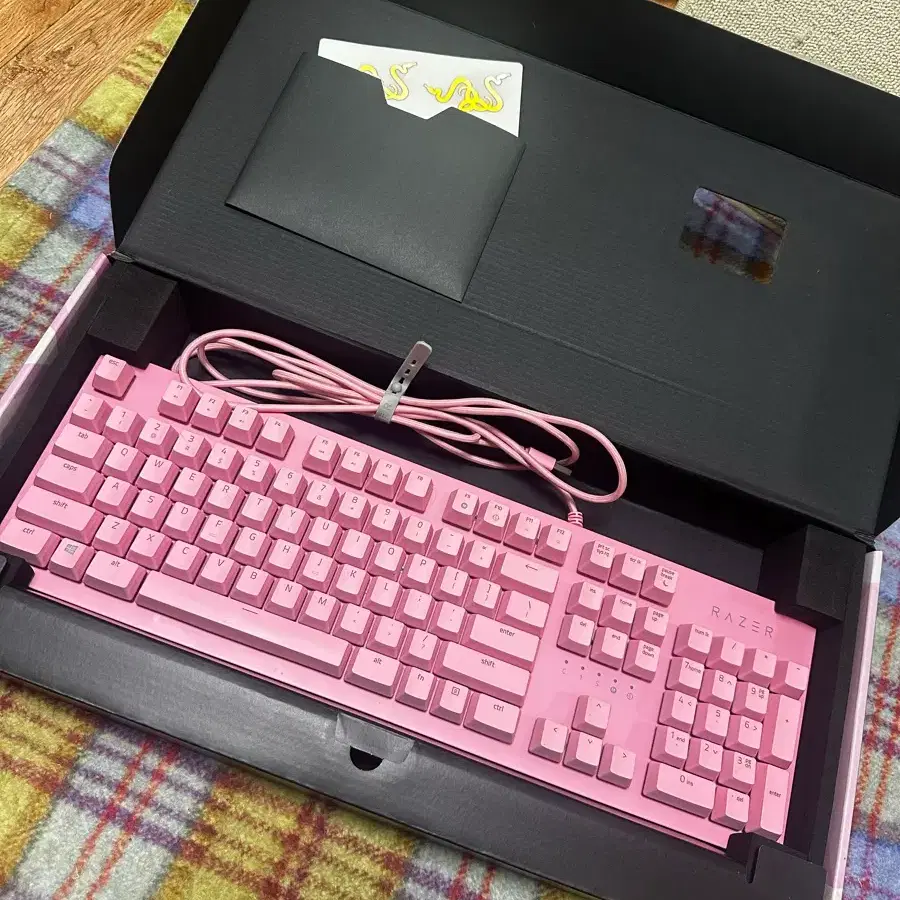 RAZER HUNTSMAN 레이저 헌츠맨 쿼츠 (핑크) 옵토 메카니컬 게이밍 키보드
